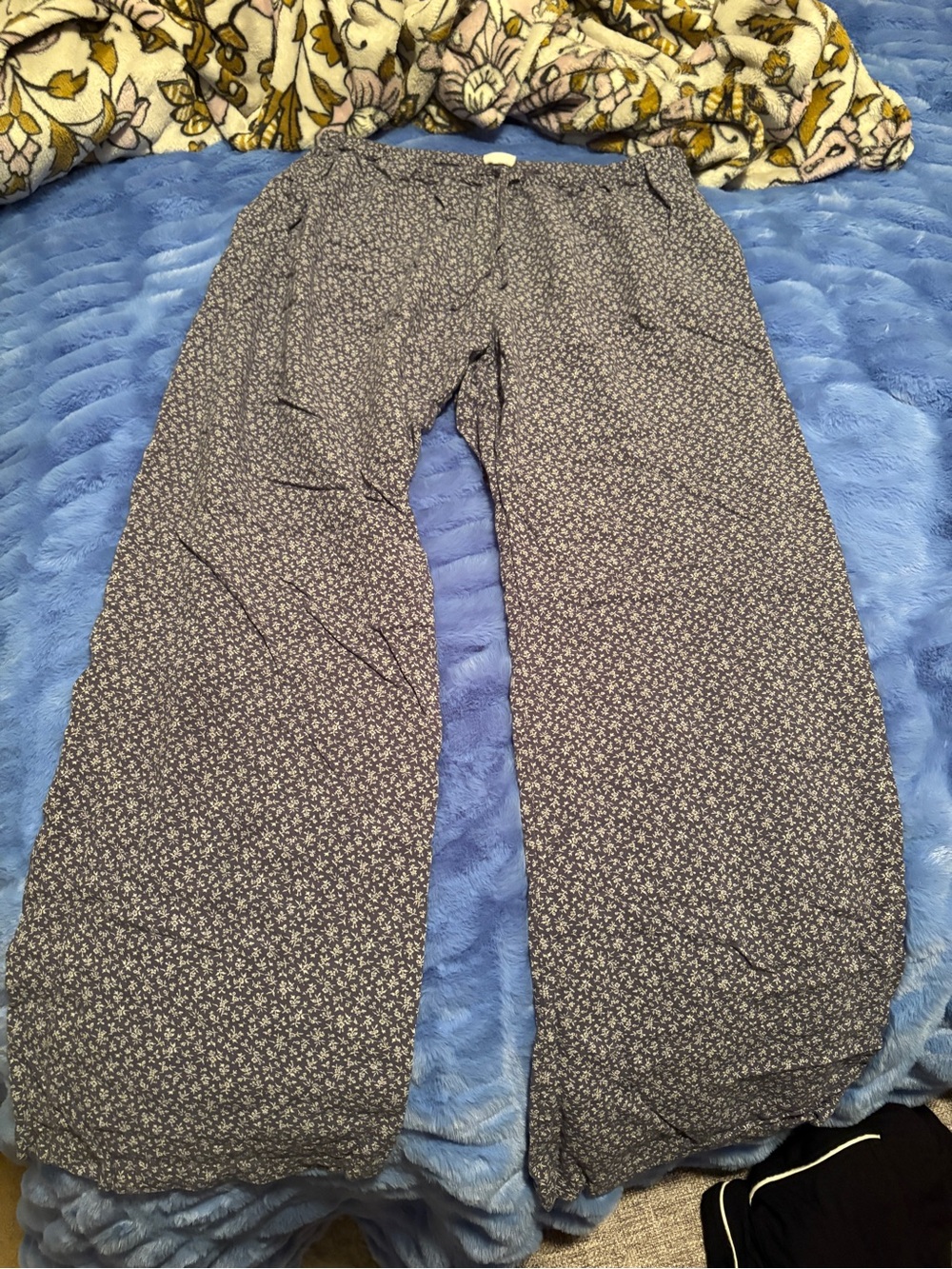 Women’s Floral Print Wide-Leg Joggers in Navy